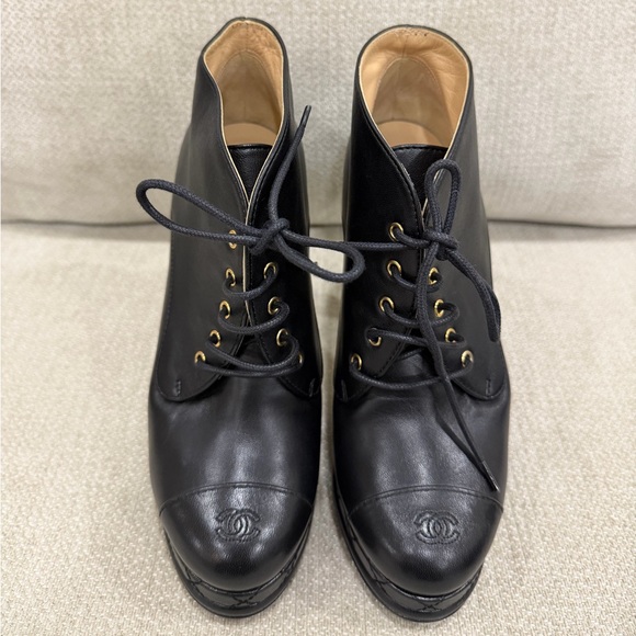 Chanel Black Leather CC Cap Toe Lace Up Platform Ankle Boots Size 37C - Picture 3 of 11